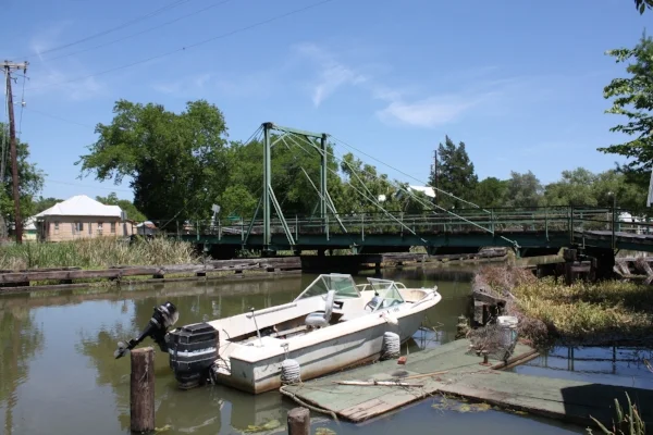 Bayou Black swing bridge, Gibson, LA. Photo by cmh2315fl via Flickr .