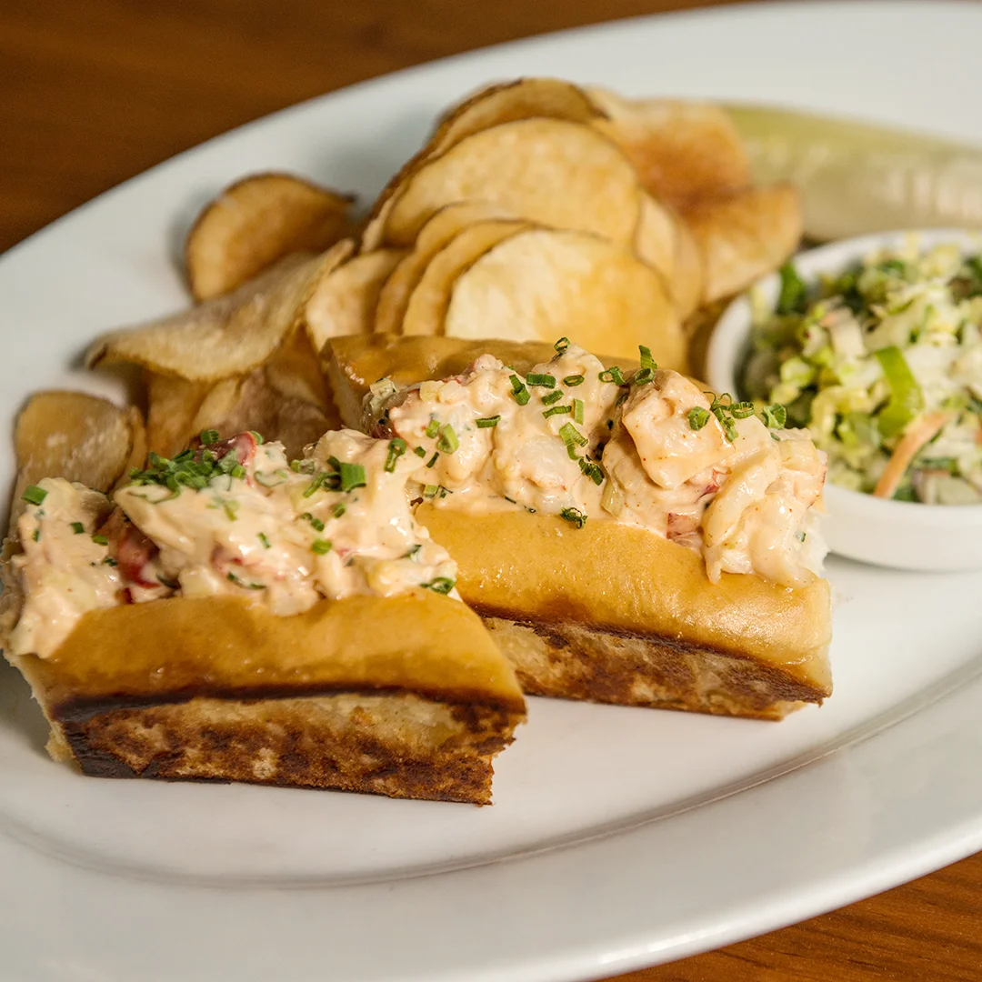 Lurefishbar_classiclobsterroll_1.jpg