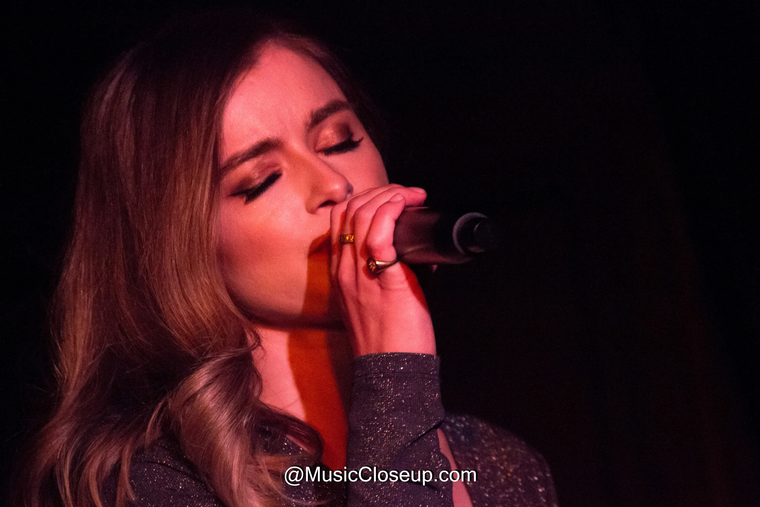 (C) MusicCloseup.com