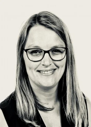 Miss Vicky Teacher. Starting her career with Chelsea Pre-Prep as a teaching assistant in 2009, Miss Vicky qualified as a teacher and moved to Kingsland in 2018. With a wealth of teaching experience and a true local to the area she is one of our biggest assets. As a mum herself, Vicky can empathetically support parents through the beginning of their nursery journey, laying an invaluable foundation of confidence and enjoyment in learning for her students.