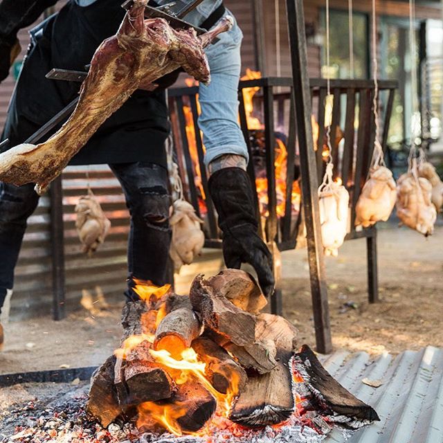 Epic dinners these last few weeks as we roll into harvest season. Fall is a beautiful time to be a chef on a farm, vineyard, orchard, olive grove. Warm afternoons, breezy dinners by firelight and soul warming foods. 🔥🔥🔥🔥🔥🔥🔥🔥 #fireroasted #woo