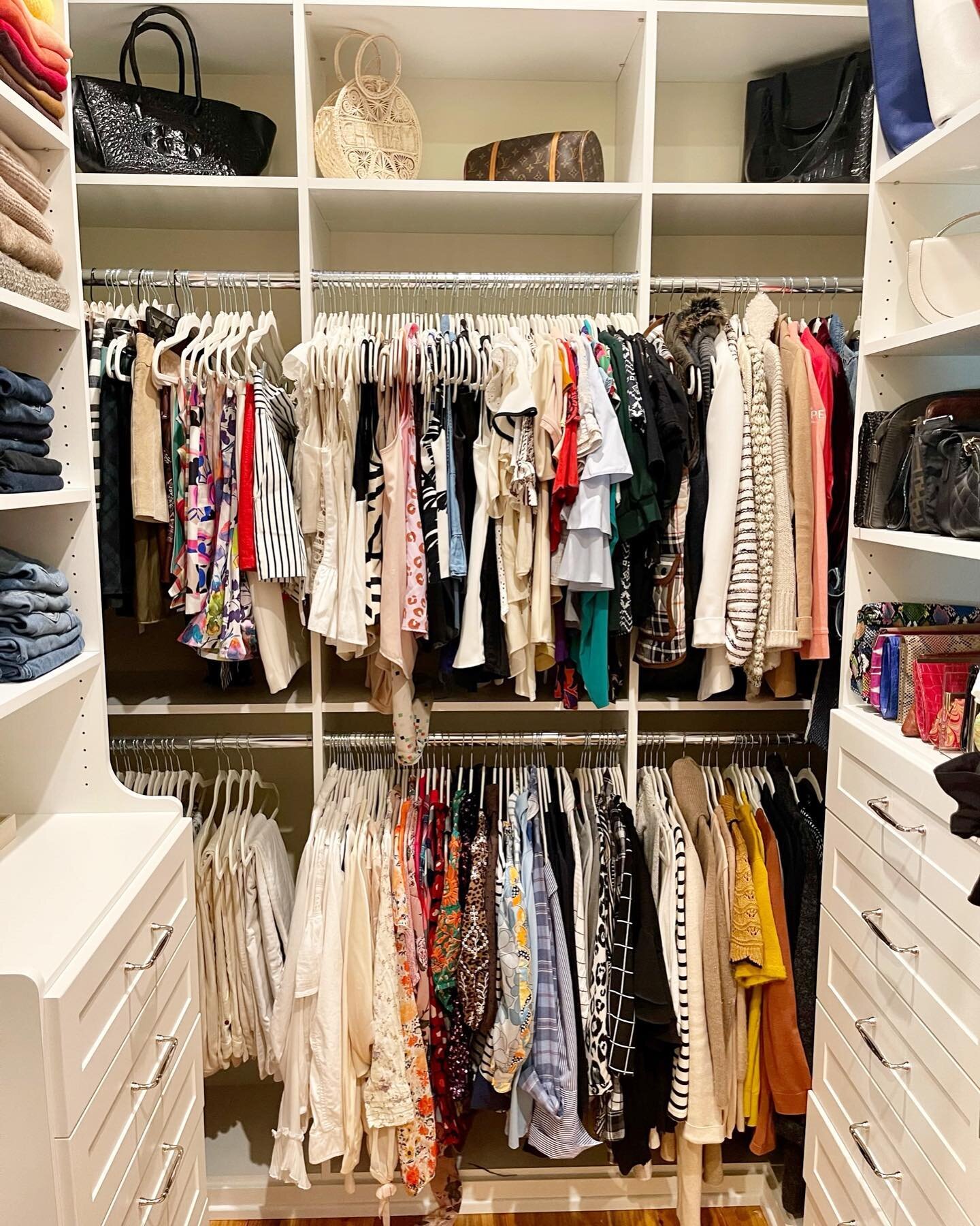 ✨ 𝑰𝒕&rsquo;𝒔 𝒂𝒍𝒍 𝒊𝒏 𝒕𝒉𝒆 𝒅𝒆𝒕𝒂𝒊𝒍𝒔✨

Talk about move in ready 👌🏼
We organized, packed, and transported this beautiful closet from a rental home to their newly renovated home, and had everything set up before move in day 🏡🤍