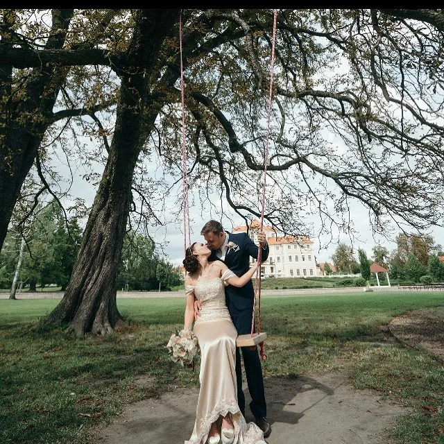 Have to share this stunning image. The heavy crepe silk in this gown just falls like liquid. @harriet.andrys you look stunning. #bridalperfection #couturebride #couturegown #couture #couturier #hautecouture #prague #chateau #bridalinspiration #bespok