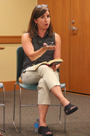 How+to+Bookclub%2F+Fitchburg+State+Community+Read (1).png
