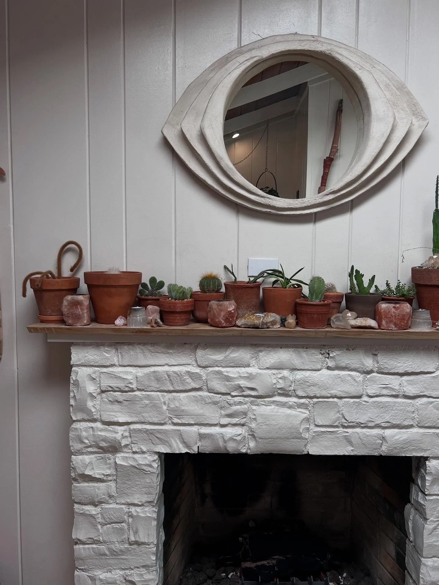 My Ojai Favorites //
We had such an amazing trip to Ojai last week and I honestly can&rsquo;t wait to go back. I love the cool cloudy mornings and the hot sunny afternoon rhythm. And the coastal, Mediterranean meets bougie hippie, meets blue collar v