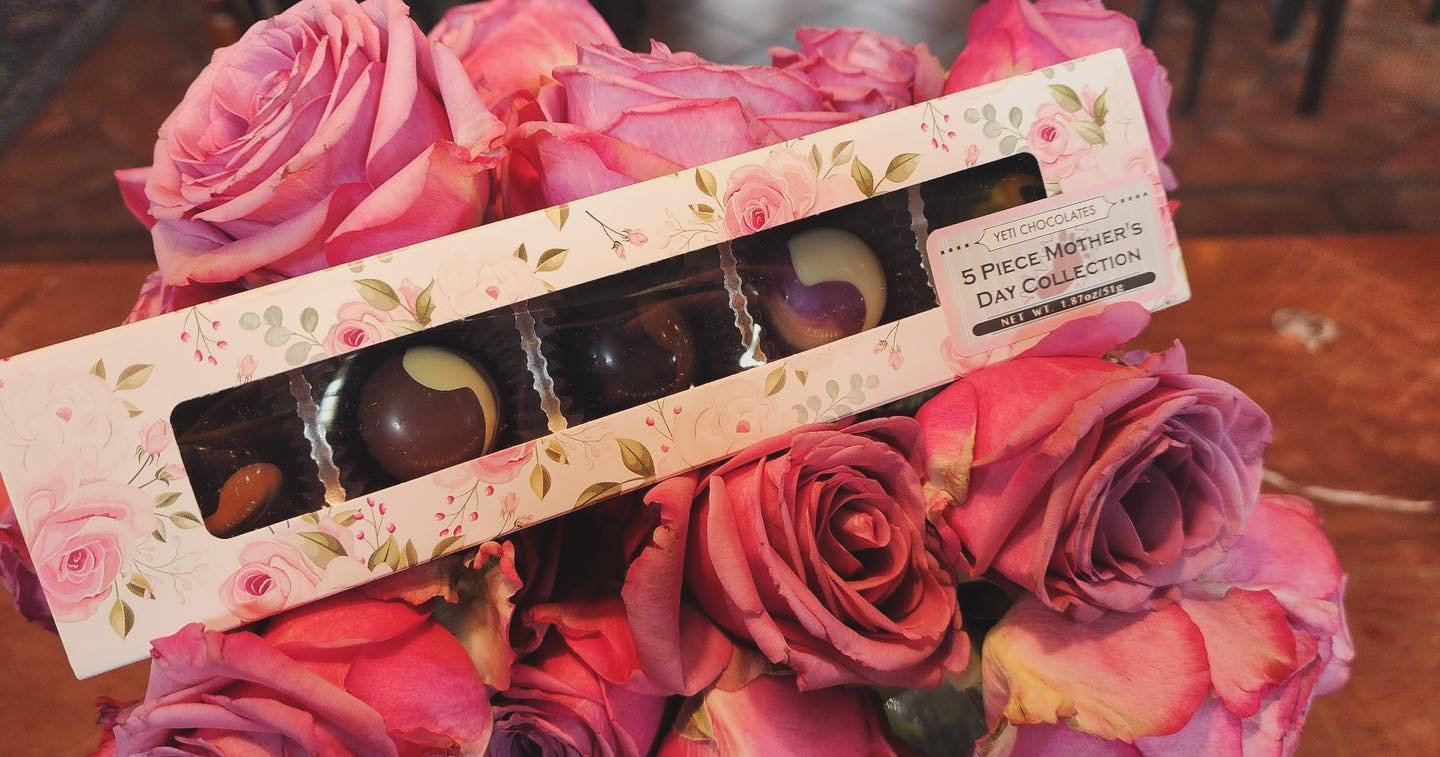 If you are headed up to Chelan, or live in the area and want to get your hands on the Mother&rsquo;s Day Collection, you&rsquo;re in luck! @tsillancellars has the Mother&rsquo;s Day Collection in these darling custom flower boxes in their tasting roo