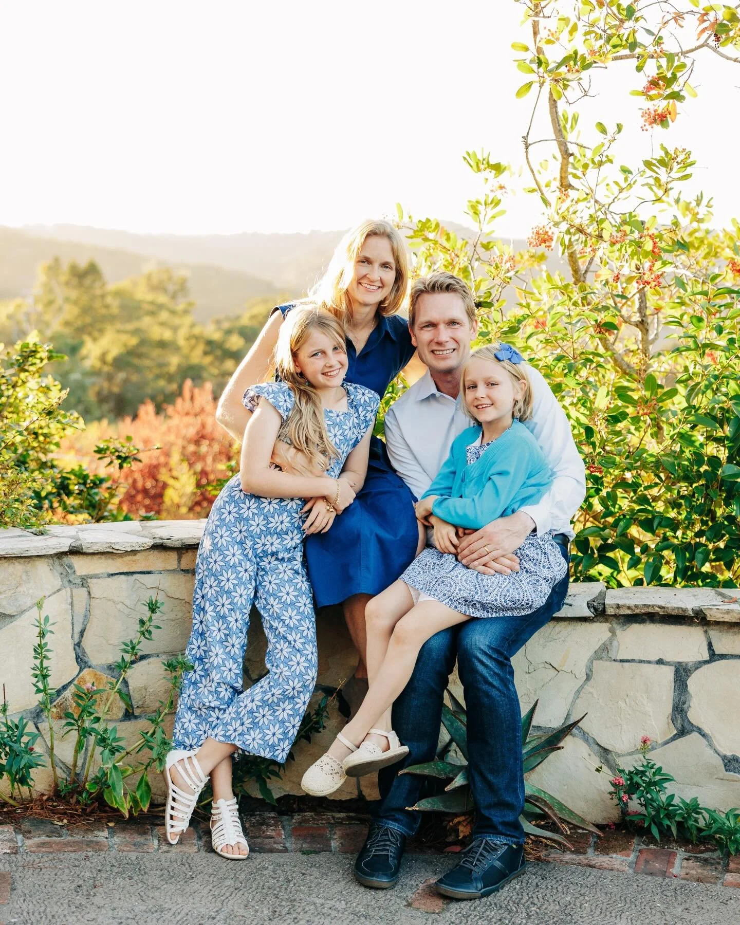 I&rsquo;ve been photographing the H family for years and this time, they decided to have our session at their house. It was the perfect spot and solidified how much I love at home sessions, especially when they involve chickens! 🥹 More of these in 2