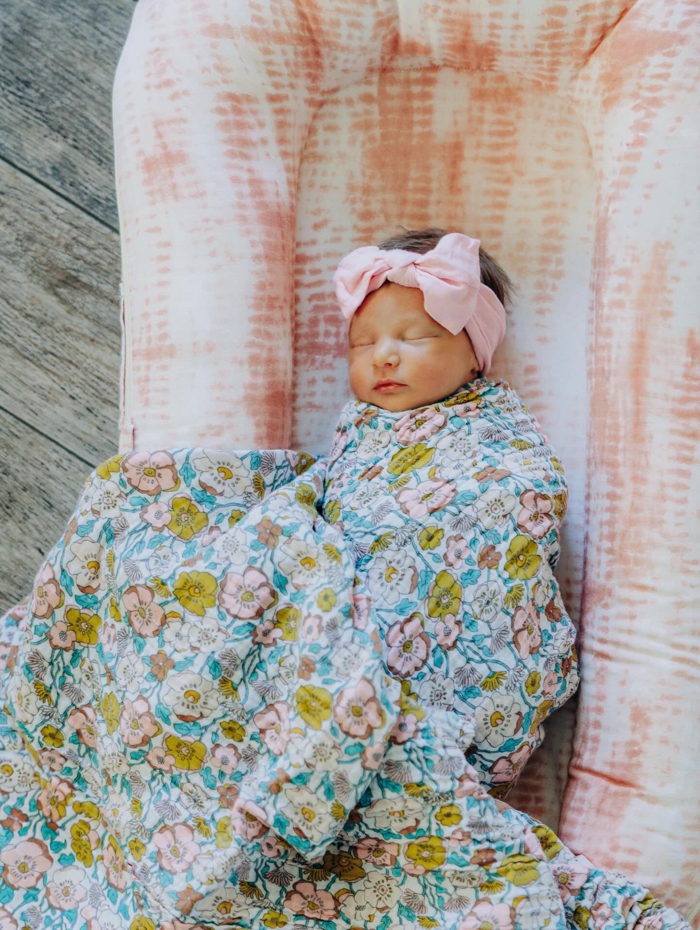 Billie Anne ✨ Our perfect girl decided to make her debut exactly four weeks early, just in time for Christmas Eve. Mommy, daddy and big sister are so completely smitten with her sweet, easy going personality. We can&rsquo;t wait to watch you shine, B