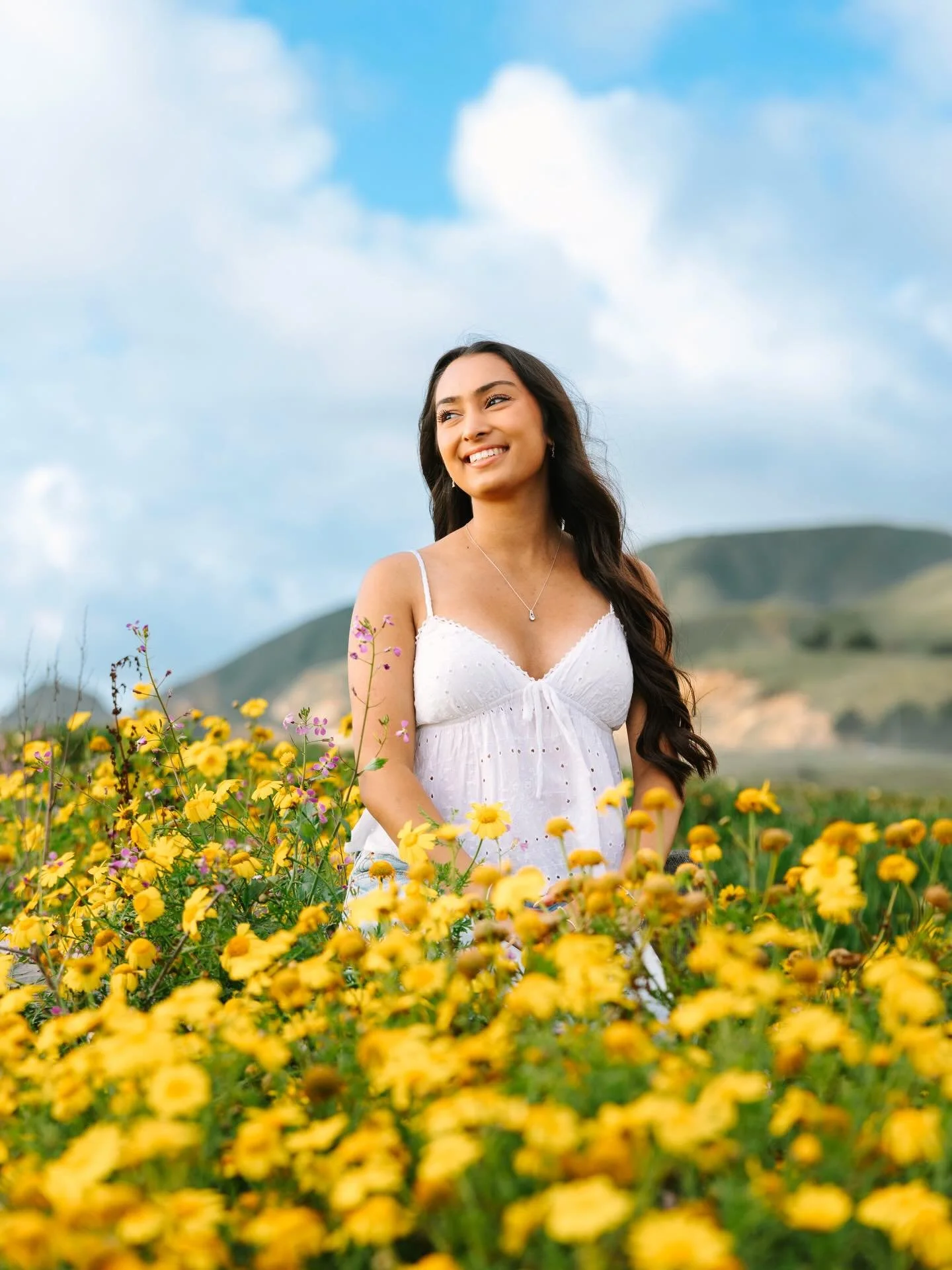 Just a splash of sunshine and flowers 🌼 So many fun senior sessions this year, including beautiful Aaliyah!