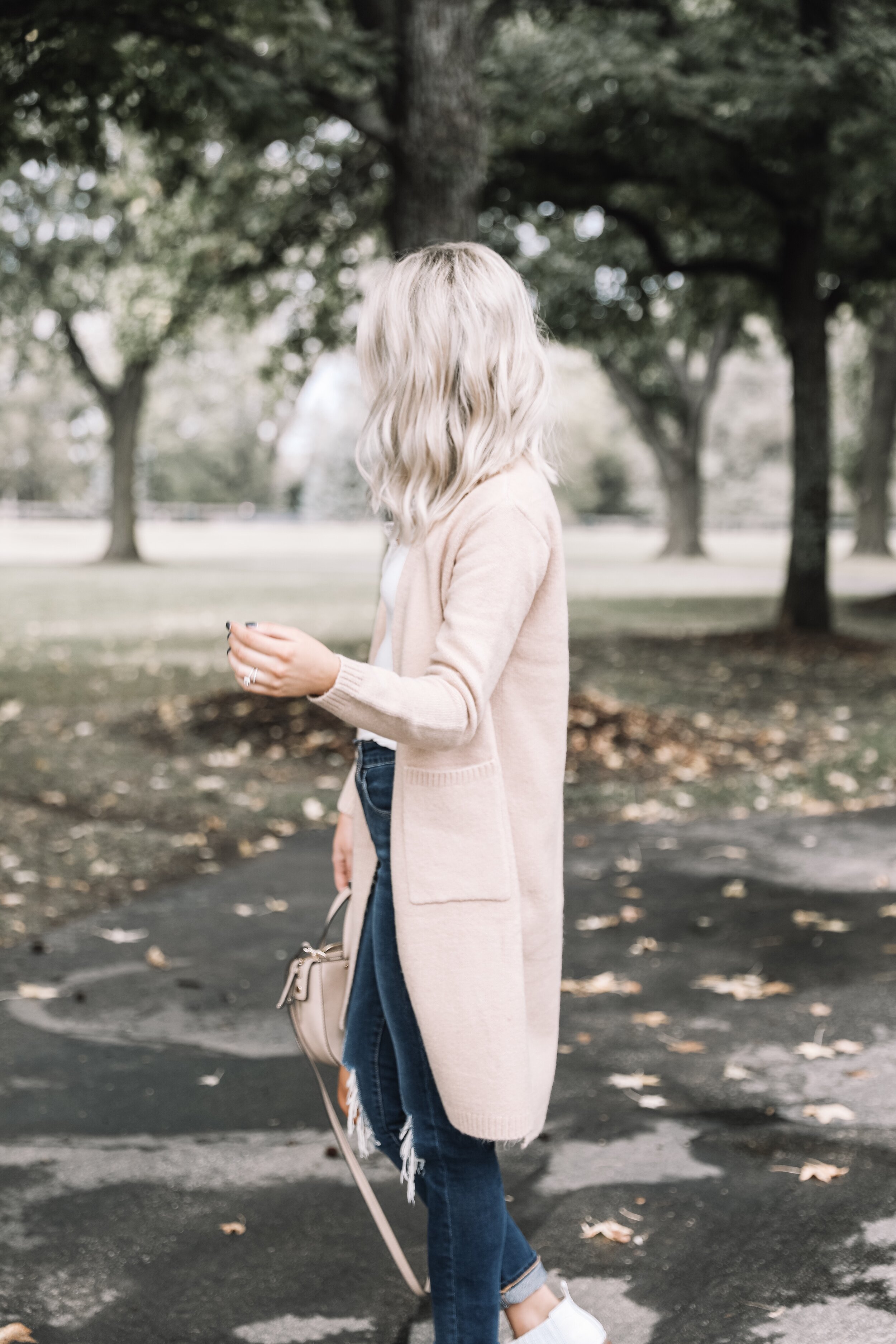 Love the long line cardigan with the pockets!