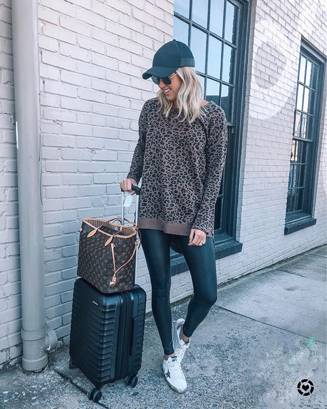 Heading home from the best weekend In Nashville. If you need a quick weekend getaway I highly suggest it!  Thankful for a fun time with friends. All of my outfits from the trip are linked on my profile in the @liketoknow.it app and on my blog! @zsupp