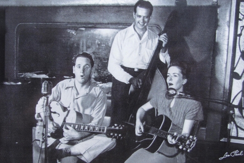 Les Paul (left) performs at Club 400.