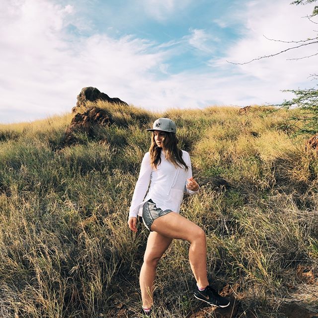 Some of my favourite moments in Hawaii with the family 🌺 We took a road trip from Waimea to Hawi and got a chance to run around and enjoy the views. As much as I love to dress up, a good no makeup/no hairbrush day with a hat and hoodie can do the so