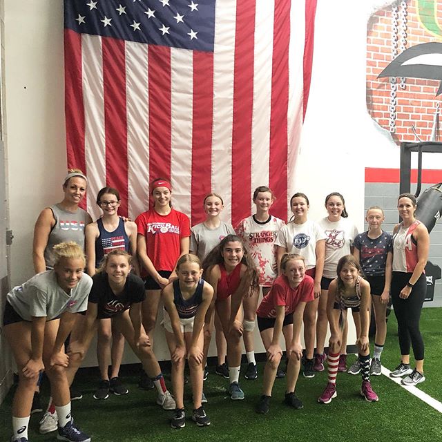 These girls come in each week and work hard with no excuses! They crushed it last night.
-
We work on volleyball specific drills and strength training so they can be the best athletes they can be! @jamierenee1029 @vydlperformance -
-
-
-
#volleyball 