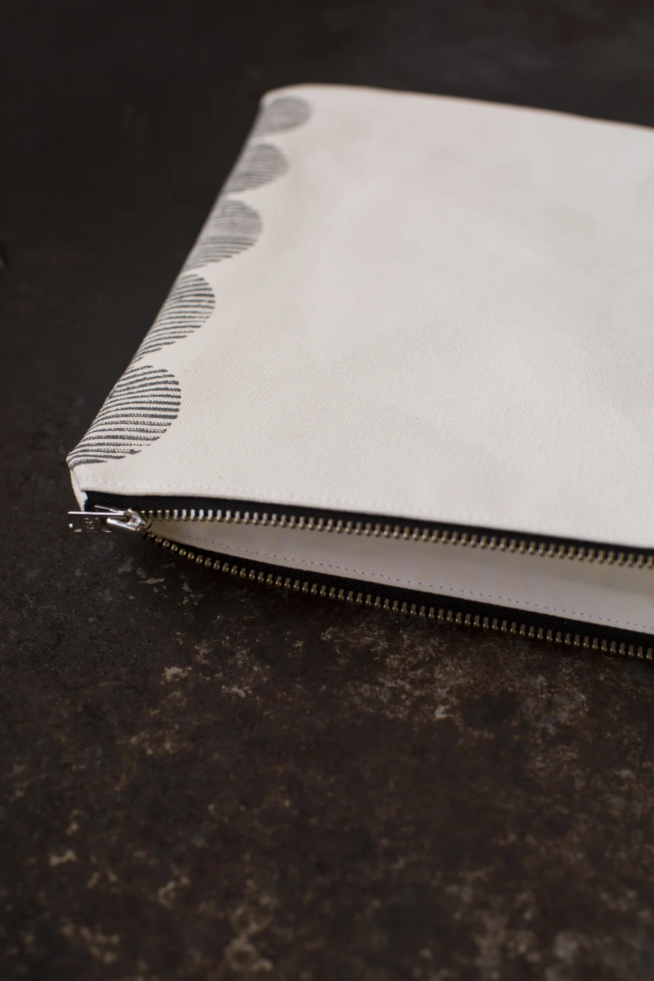 'Leaf' White Cotton Pouches