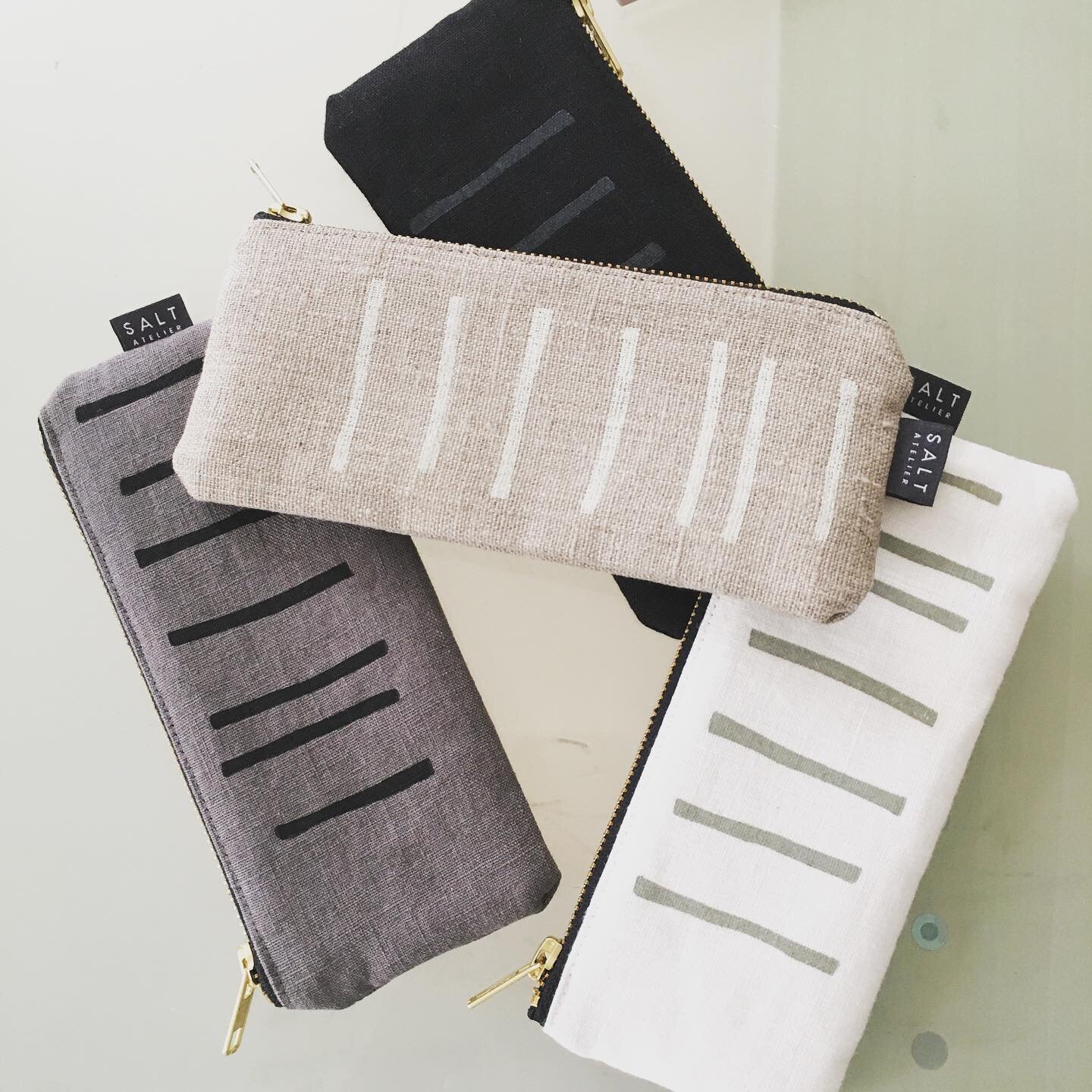 I&rsquo;ve been working on some larger projects recently so these simple little pencil cases were just asking to be made up from the leftover linen 🌱🌱🌱
.
.
.
.
.
.
.
#linen #linenlove #textiles #handprintedtextiles #blockprintedtextiles #surfacepa