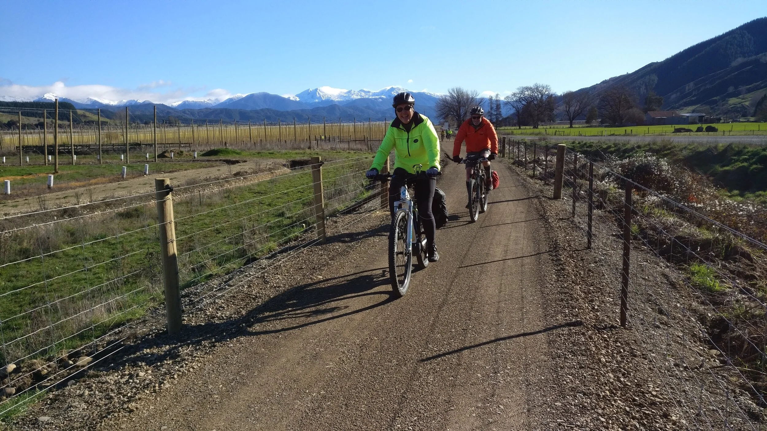 Hop gardens & mountains - Motueka Valley, Tapawera