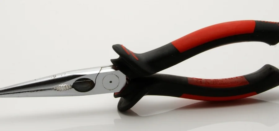 pliers-1031968_1920.jpg