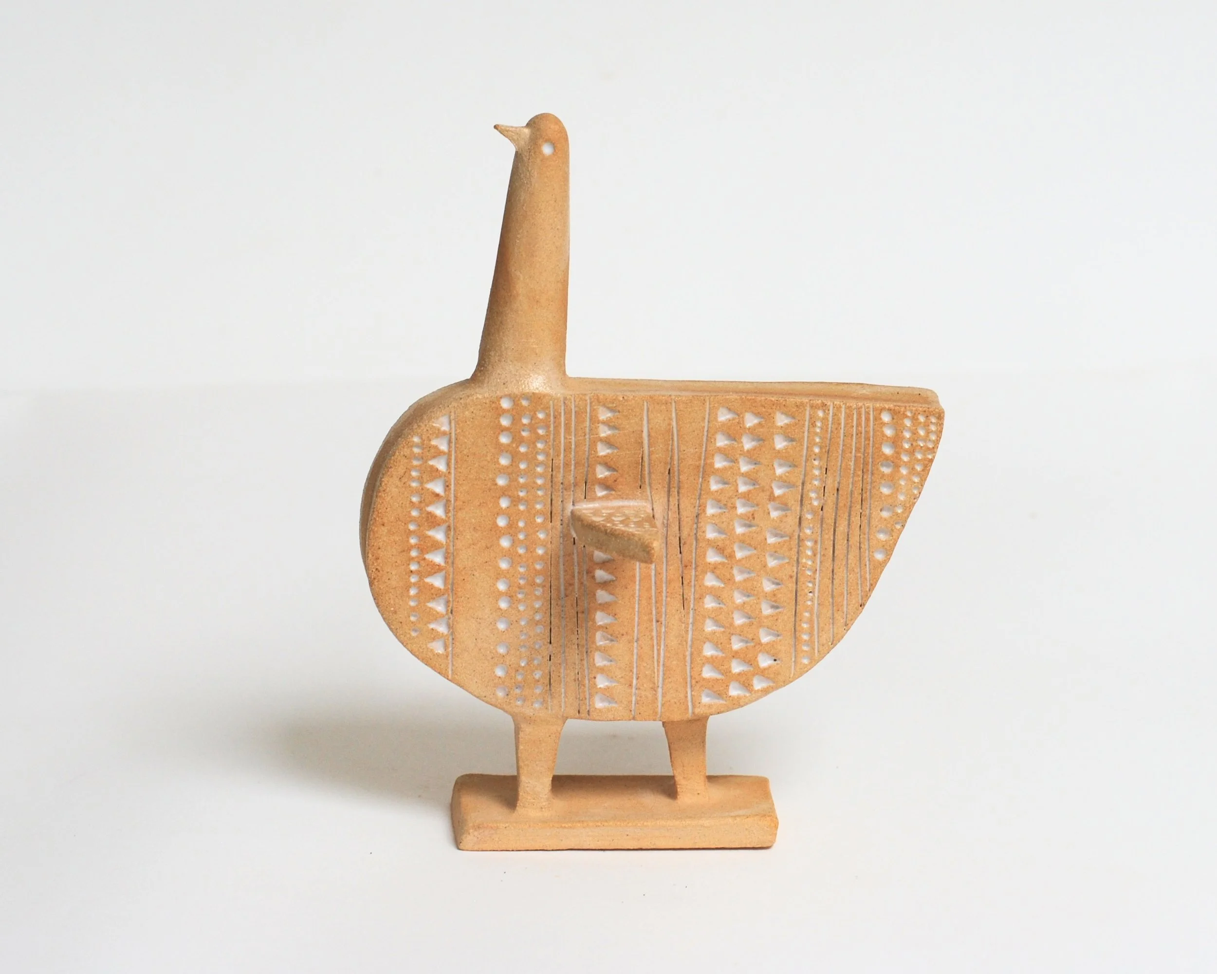 Standing Balancing Bird // medium // Buff with white detail