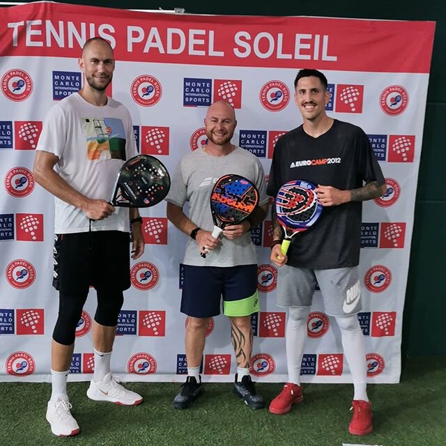 Aujourd'hui belle s&eacute;ance de padel avec les joueurs de basket @paulpopox et @kimtillie.
#tennispadelsoleil
#plusquunclub
#federationsportivedepadelmonegasque
#babolatpadel
#babolat
#royalpadel
#padelmonaco
#rocateam