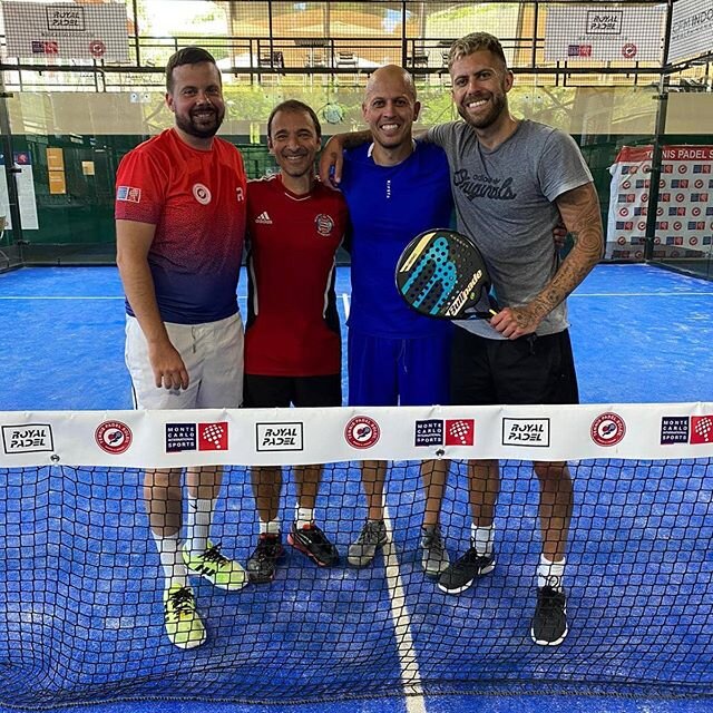 La padel attire encore et toujours les joueurs de foot, hier nous avons eu le plaisir de recevoir @jeremymenez sur les terrains de Tennispadelsoleil en compagnie de nos fid&egrave;les joueurs Cedric et Stephane.
#tennispadelsoleil
#royalpadel
#federa