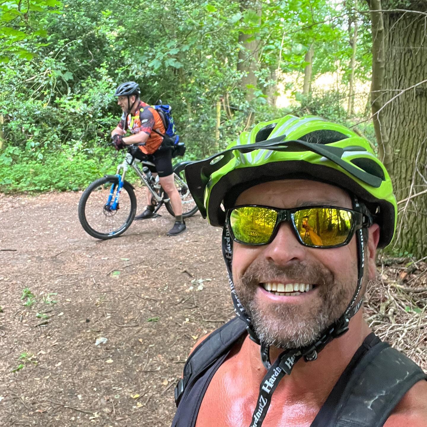 Gorgeous Sunday ride out to Wendover to hit the Ridgeway Trail and Chiltern Hills with my good friend John Campbell 🙌🏼😎
50k covered, 90% of it off road. A great route through some beautiful woodland, plus a few obligatory cake stops! 🍰🧁