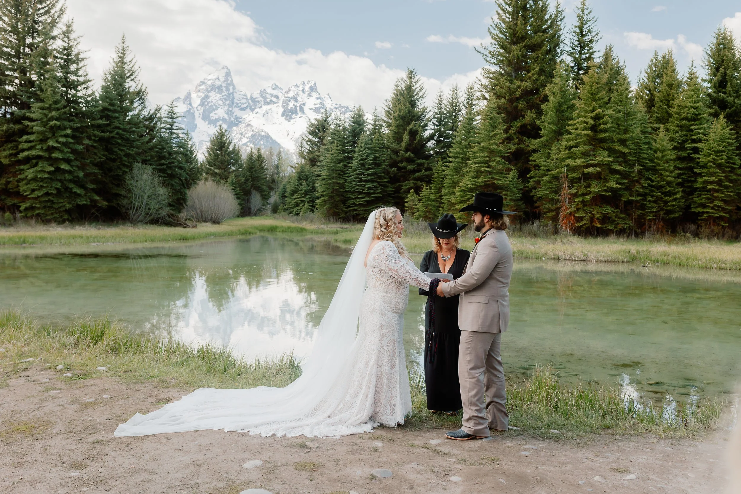 A Sample 1-Hour Wedding Photo Timeline at Schwabacher Landing