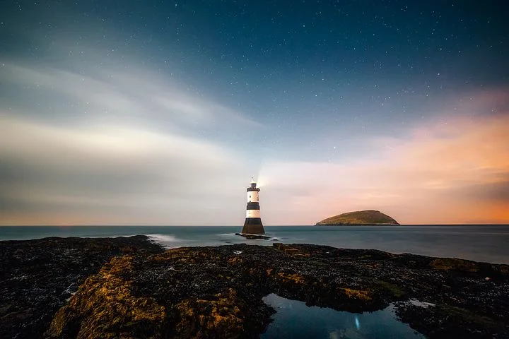 lighthouse-2225445__480.jpg