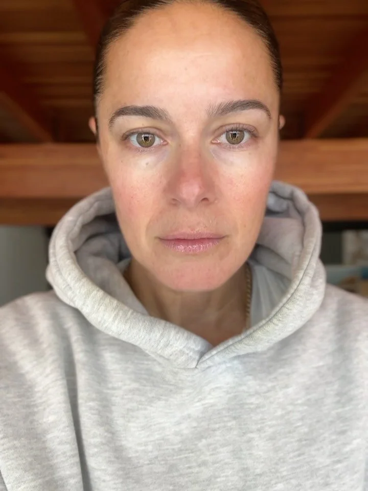 mastering no makeup makeup
comment &ldquo;no makeup&rdquo; for links
pro tip&bull; create an attainable no makeup look with minimal products and simple application techniques 
@saiebeauty concealer @rephr.to brushes + curler @mphbeauty contour/warmin