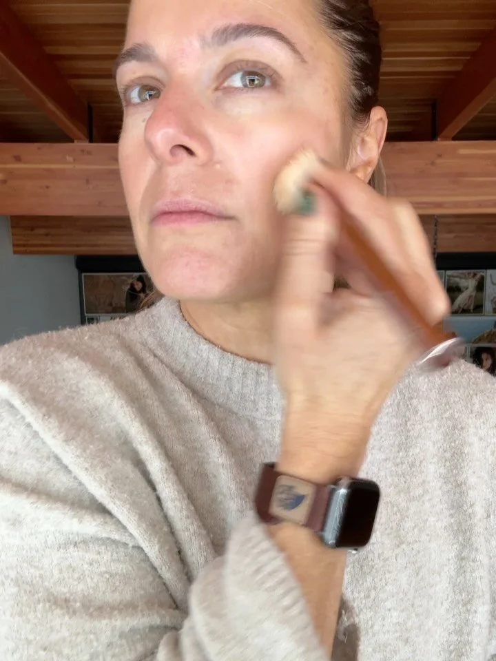 quick weekend escape 
pro tip&bull; pack the basics
comment for links of what was in my bag
@irisandromeo @merit @rephr.to @randco  @deborahpaganibeauty @milkmakeup @paiskincare @necessaire @slateflosser @saintjanebeauty @noyz_official @makebeautyoff