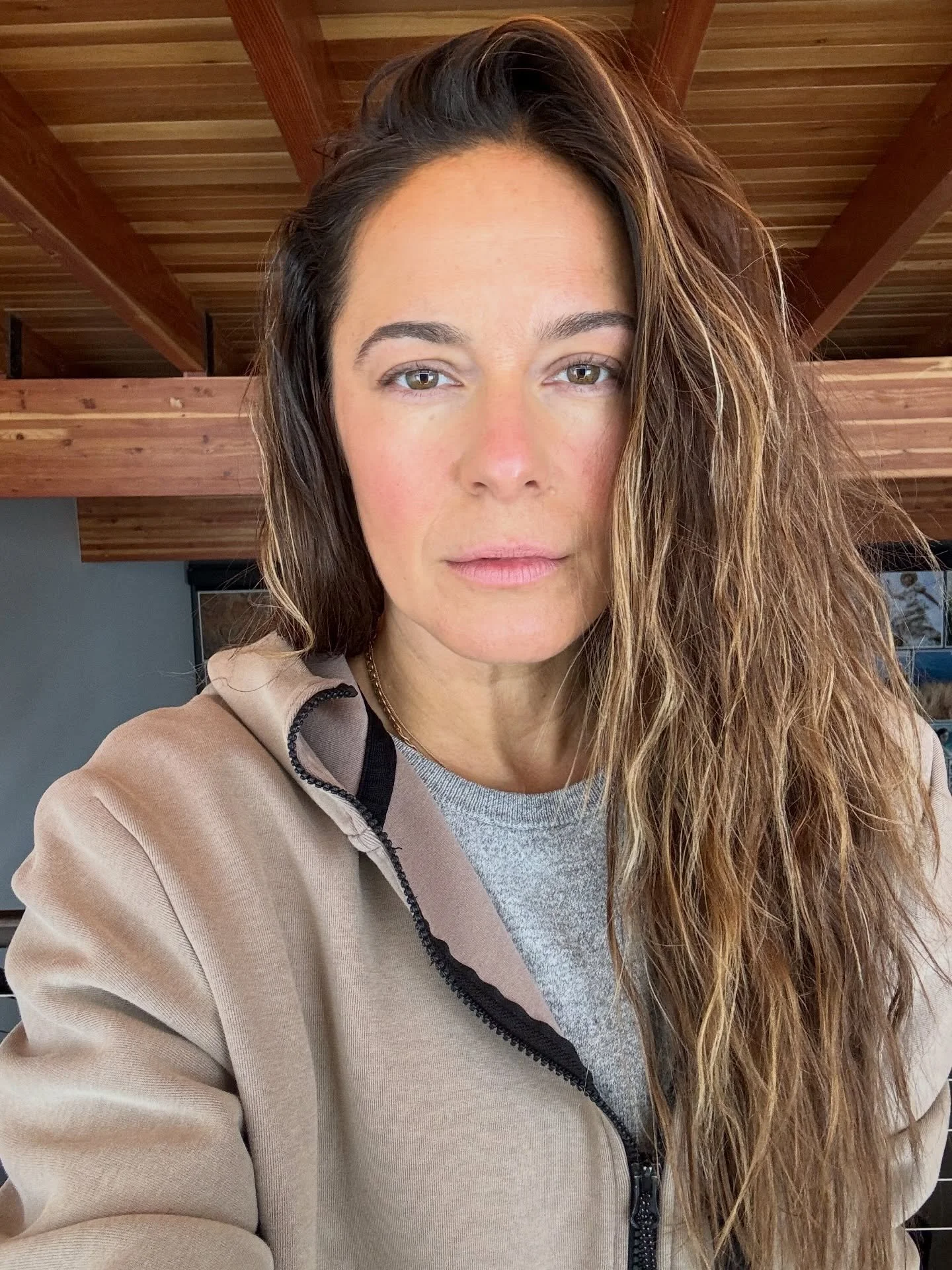 chains I live in, neon laces, views from the window, a night out, disco liner you need, a lipgloss to wear on repeat 
@societynautique @saiebeauty @violette_fr