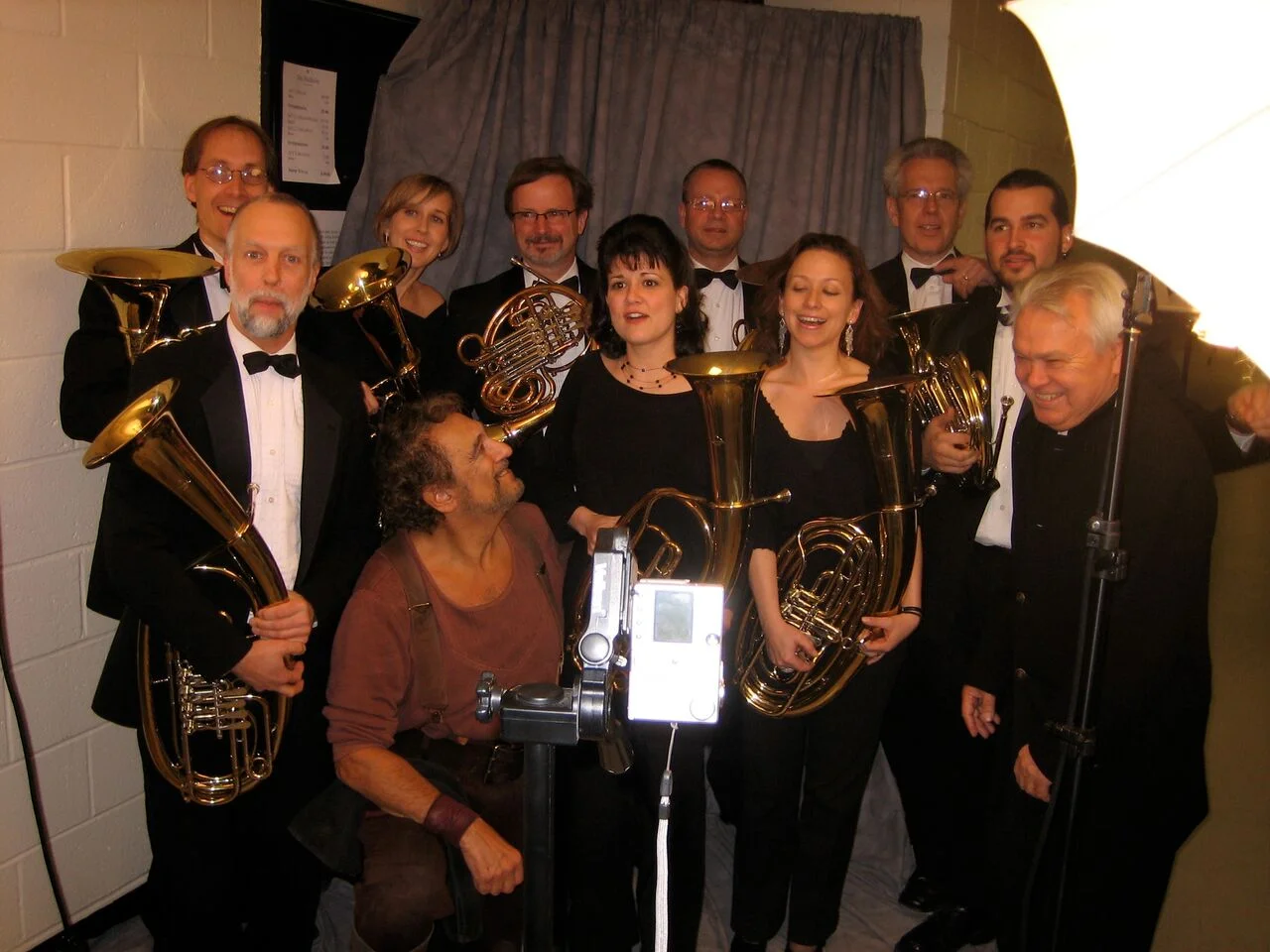 Domingo as Siegmund in Die Walküre poses with the french horn section and Maestro Fricke