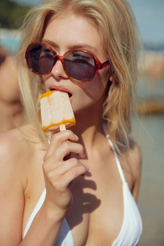 cameronhammondMAXIM_020.jpg