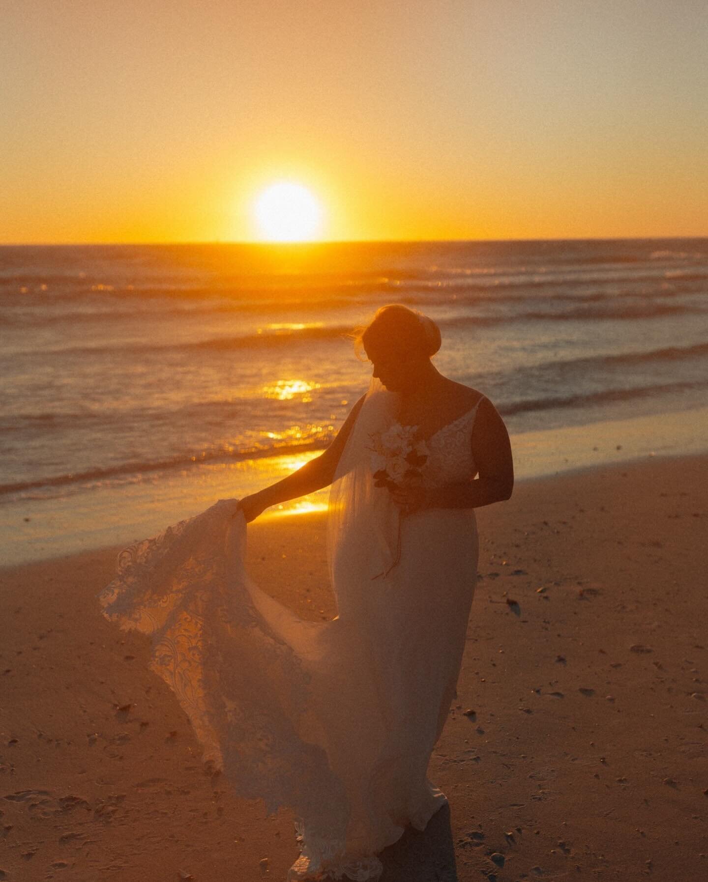 a sunset on the ocean to begin the 2024 wedding season 🏝️🦋✨