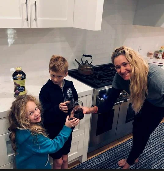 Kerri Walsh Jennings with her kids. (Photo: Sunsweet ).