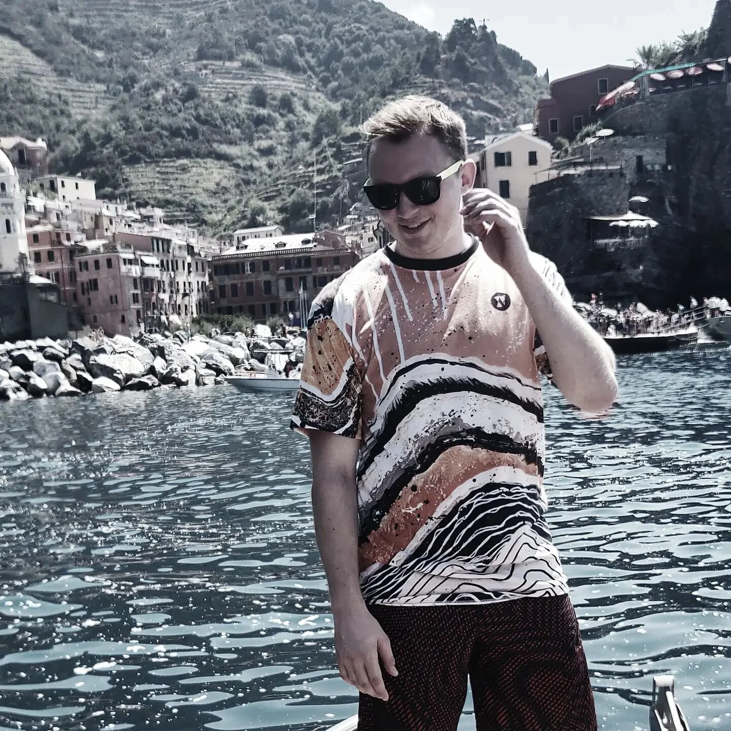 Wintery days got me missing my pal, the Italian sunshine
.
Fit by @xvitaldesigns
Photo by @jessturner16
.
.
.
#travel #model #instafashion #italy #cinqueterre #partnership #xvitaldesigns #xv #menstyle