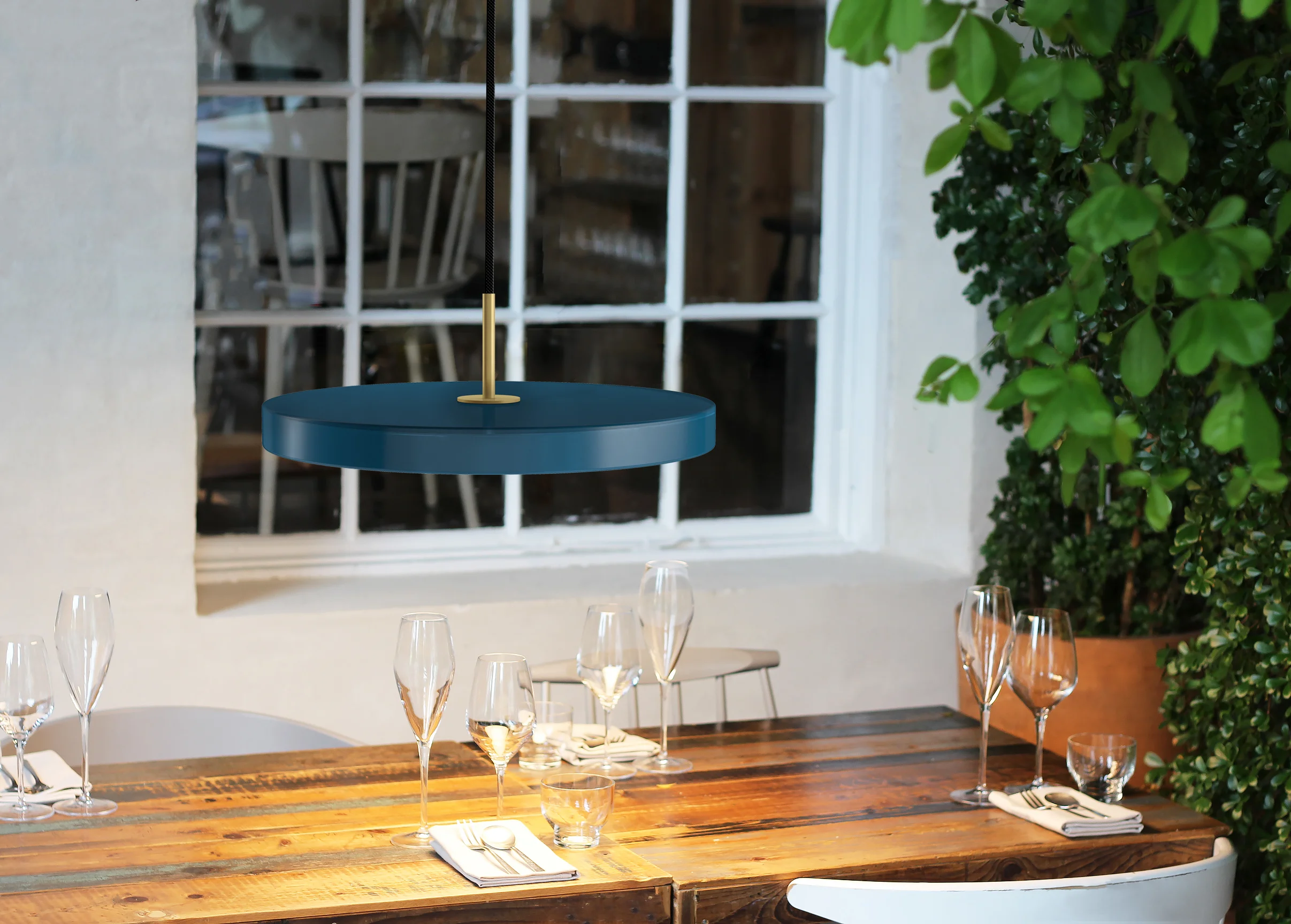Asteria_Petrol_table_restaurant.jpg