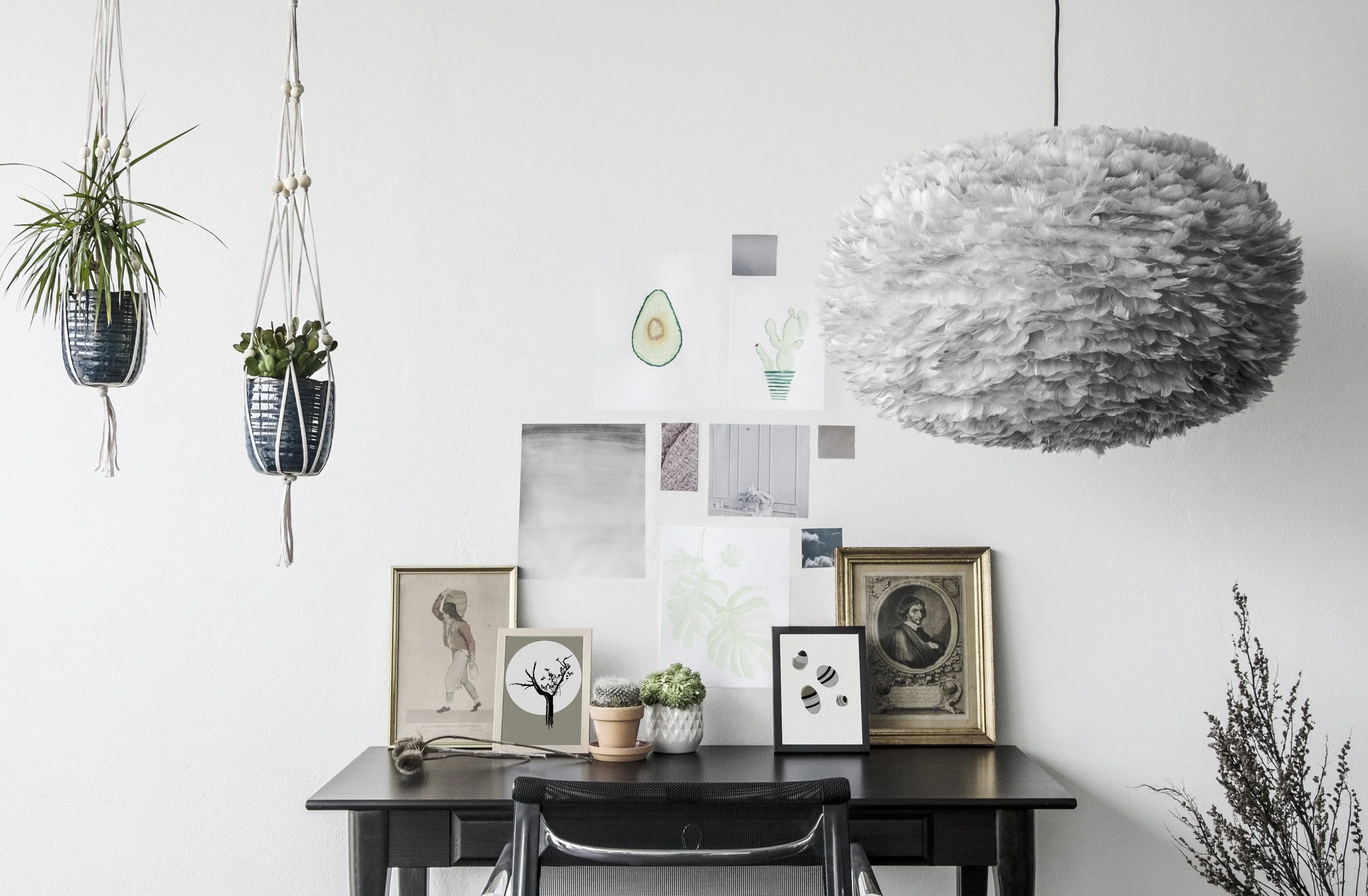16.07_Eos_x-large_light_grey_hanging_pots_environment.jpg