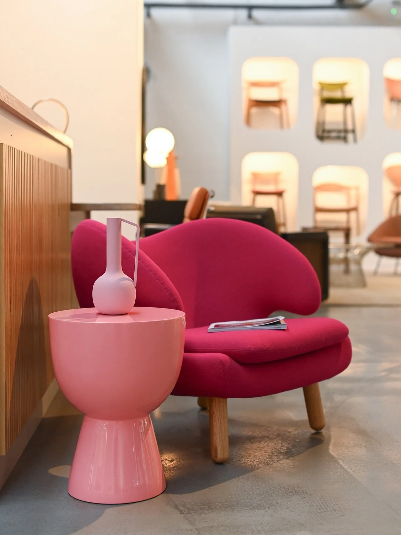 Happy Friday! 🌸 We&rsquo;re open today and all weekend, so if you&rsquo;re thinking of popping by, here&rsquo;s your sign 👋

Our Pelican Chair in Rose is a real showstopper 💕 We love how Carmen styled it here with the pink Pols Potten stool and ma