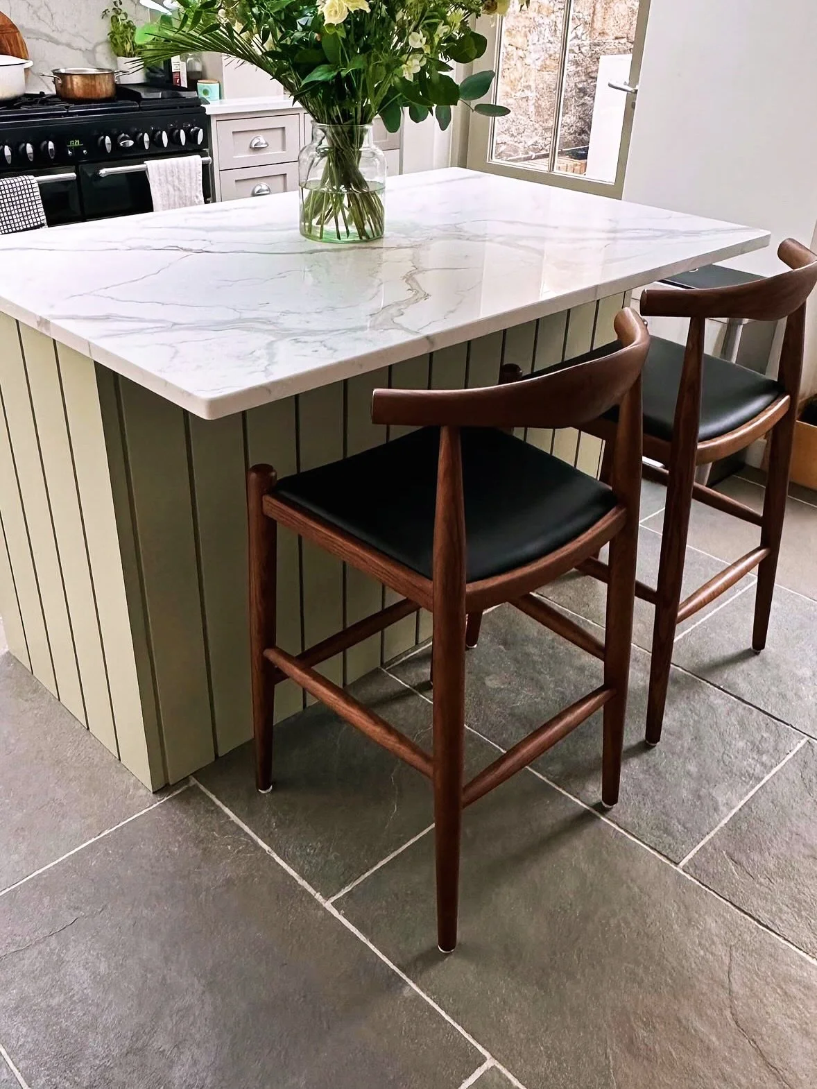 This kitchen is coming together beautifully 🤍 From the stunning Saarinen-style marble table and Elbow dining chairs to the matching Elbow stools now perfectly placed at the island, we&rsquo;re love with how this space has taken shape 👏

The mix of 