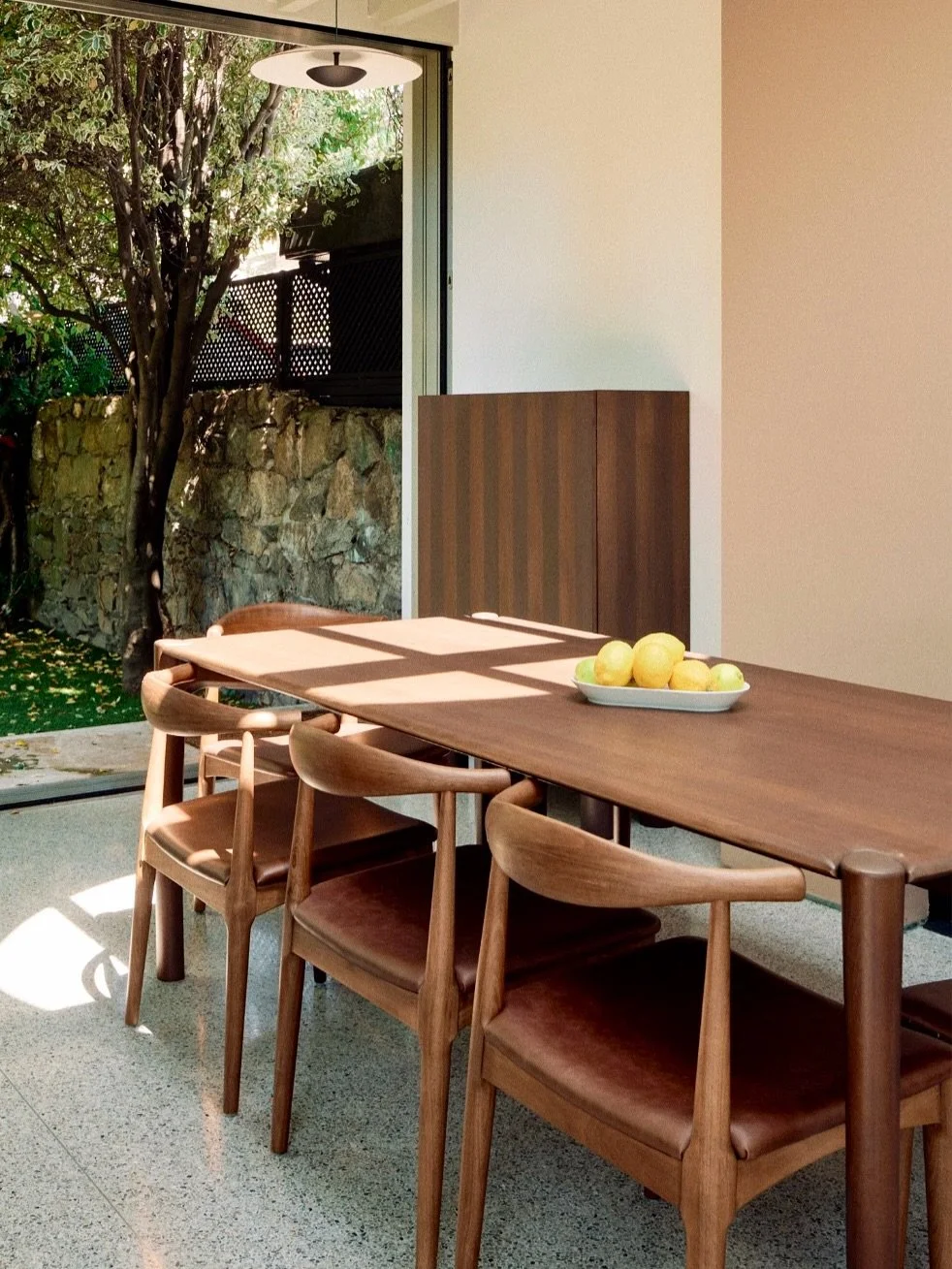 A beautifully balanced space 🌿
We love seeing our Elbow Dining Chairs in Walnut with leather seats paired with the stunning Ethnicraft PI Table in this serene, contemporary home designed by APC Interior & Architecture @apc_interior_architecture