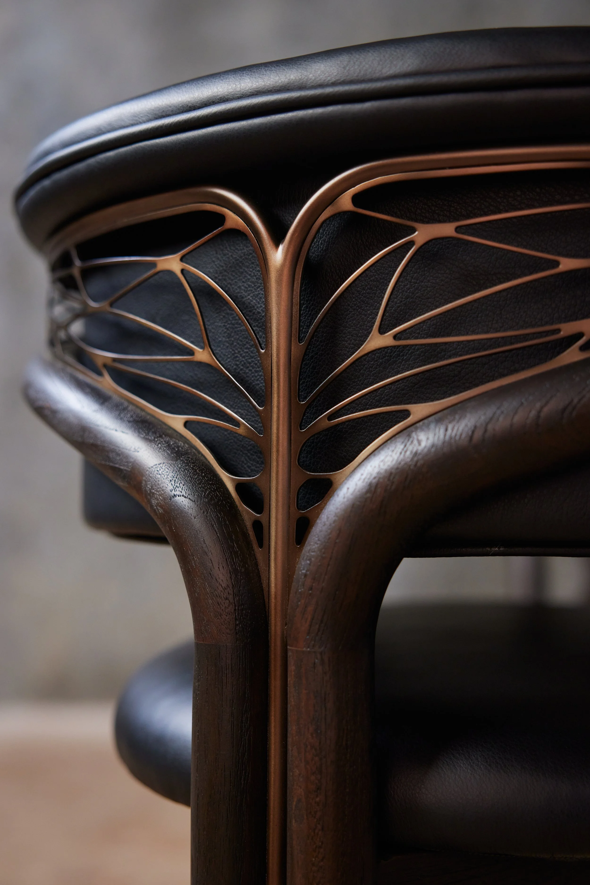 Morpho_Volita_dining_chair_black_leather_detail.jpg