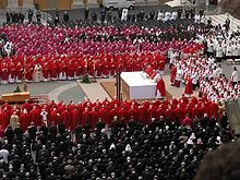 220px-John_Paul_II_funeral_long_shot.jpg