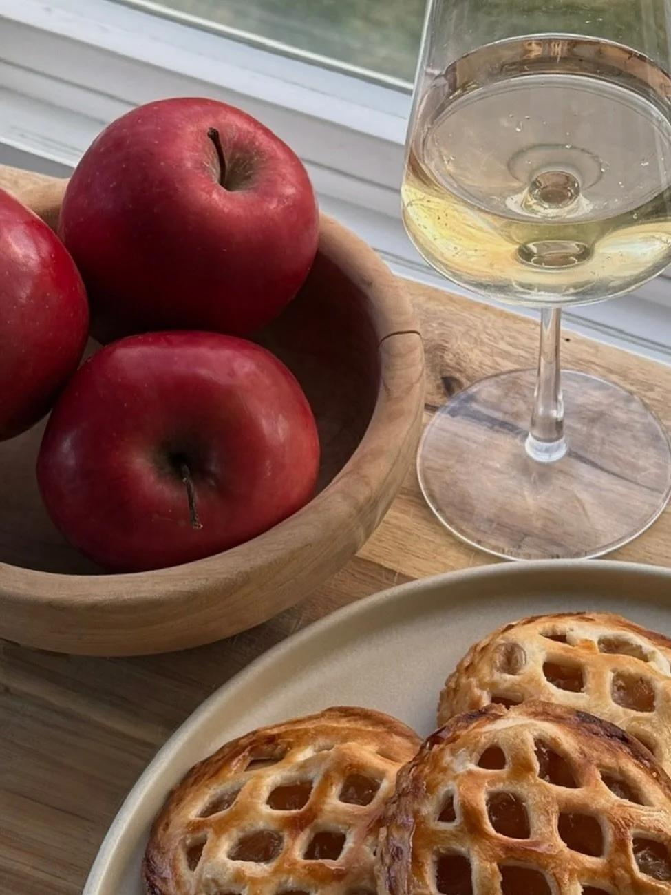 From Kavalier Riesling and Apple Pie to Butternut Squash Soup and Fynbos Chenin Blanc, find your favorite autumn food and wine pairing with the Xavier Flouret Wines collection 🍷 🍂