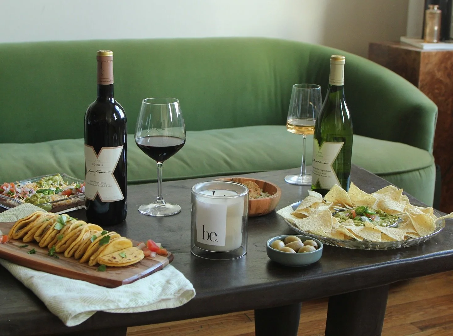 The holiday season is just around the corner. From bold Bordeaux blends to Chenin Blanc, find the perfect pairing for your gatherings with Xavier Flouret Wines.