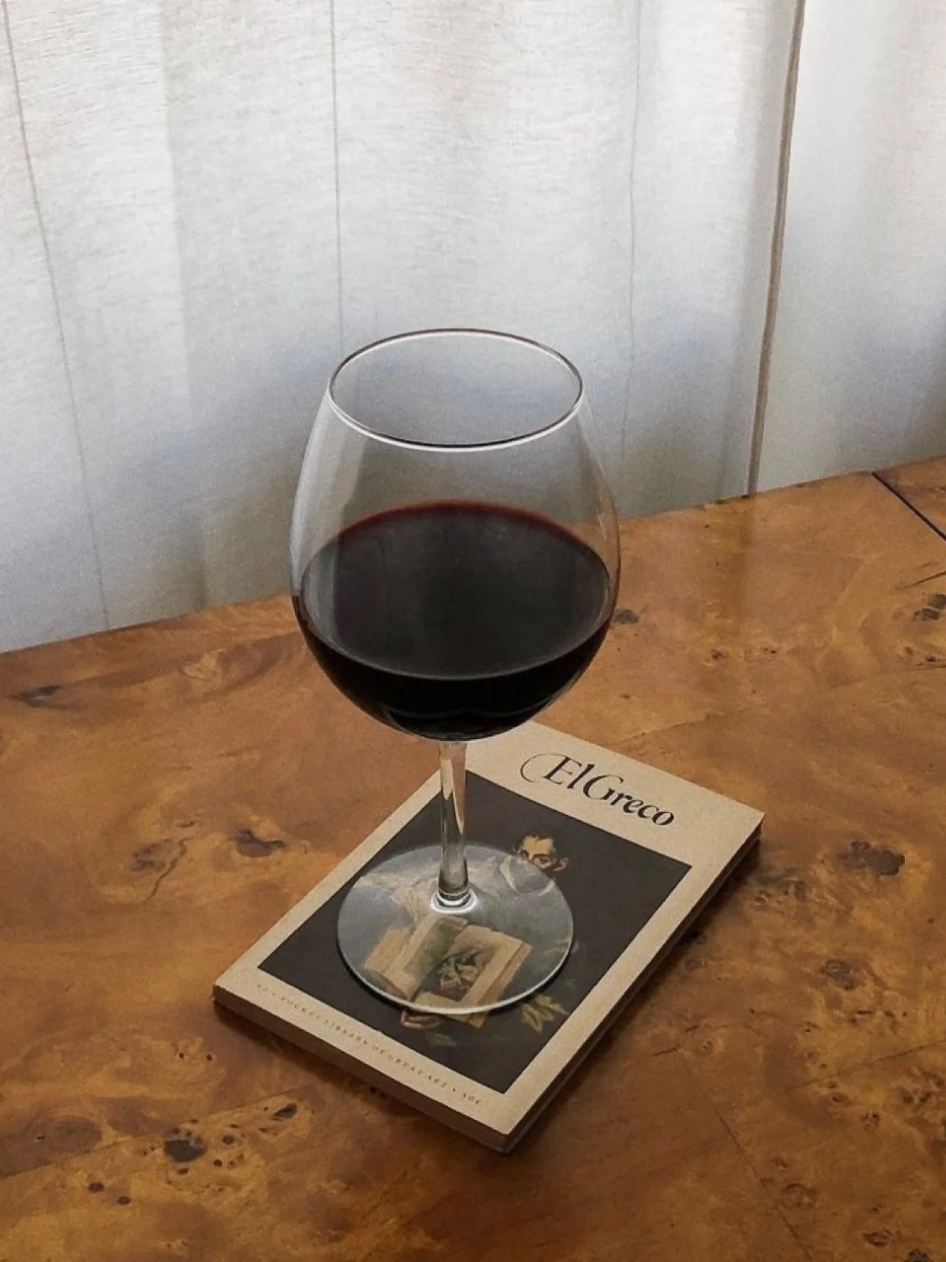 Staying cozy this fall with a good book and a glass of XF wine 🍷 📖