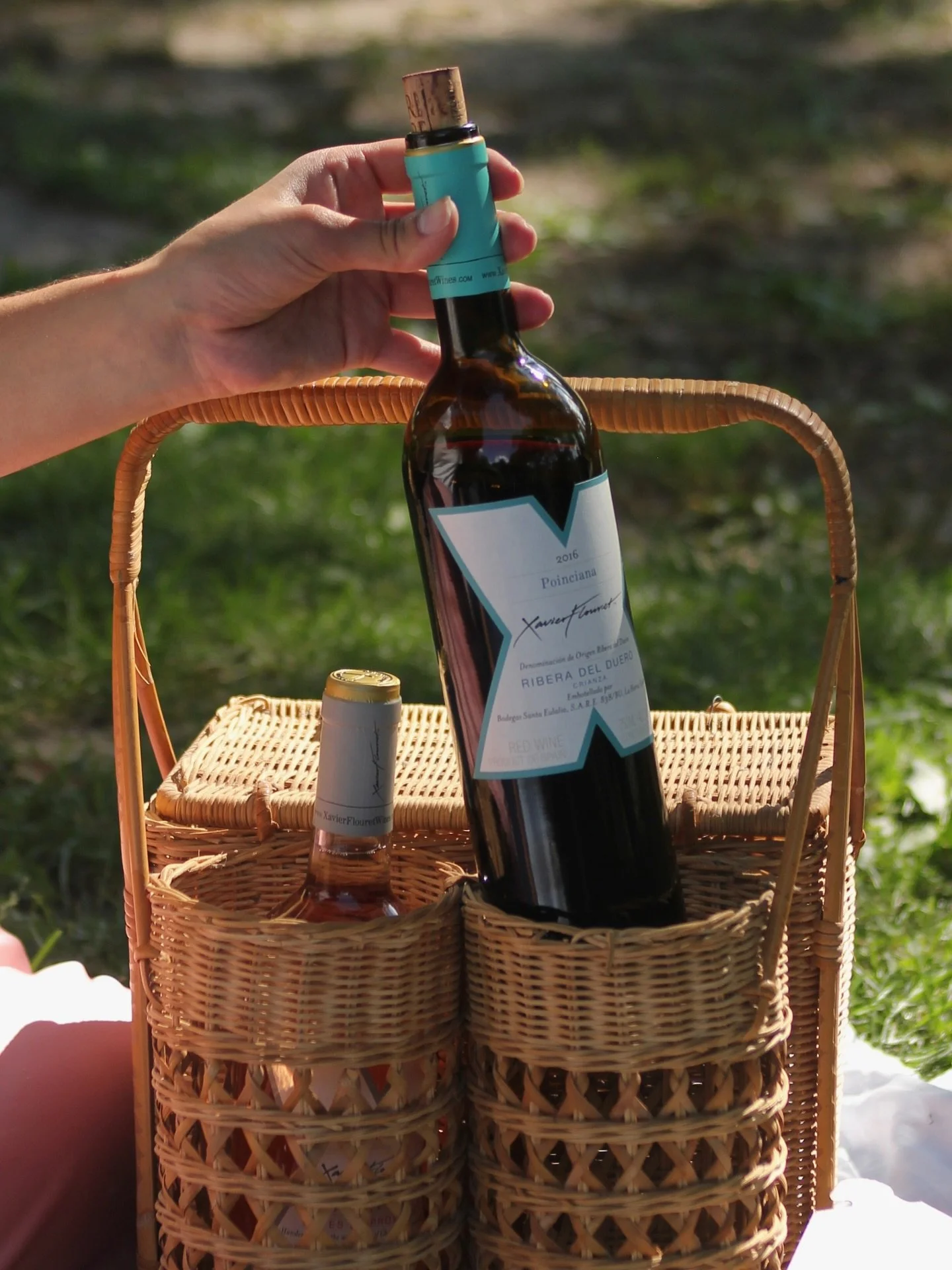 Soaking up the recent NYC sun ☀️ From vibrant Tempranillo to crisp Sauvignon Blanc, find a bottle to uncork this spring with the Xavier Flouret Wines Collection.