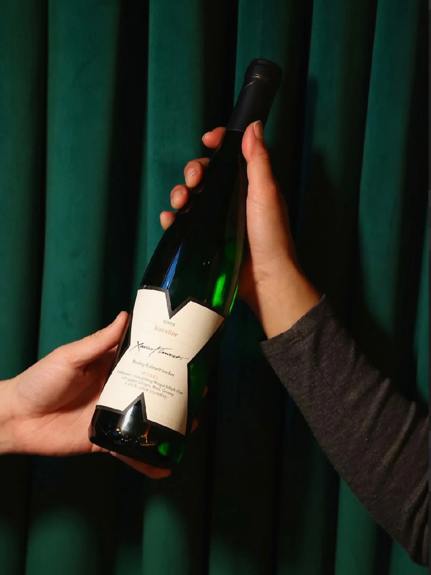Celebrate #InternationalRieslingDay with Kavalier - a Kabinett Trocken Riesling produced by Selbach-Oster.

Crafted in Germany&rsquo;s famed Mosel Valley, Kavalier is a light-bodied wine with generous fruity notes and a hint of smokiness. It&rsquo;s 