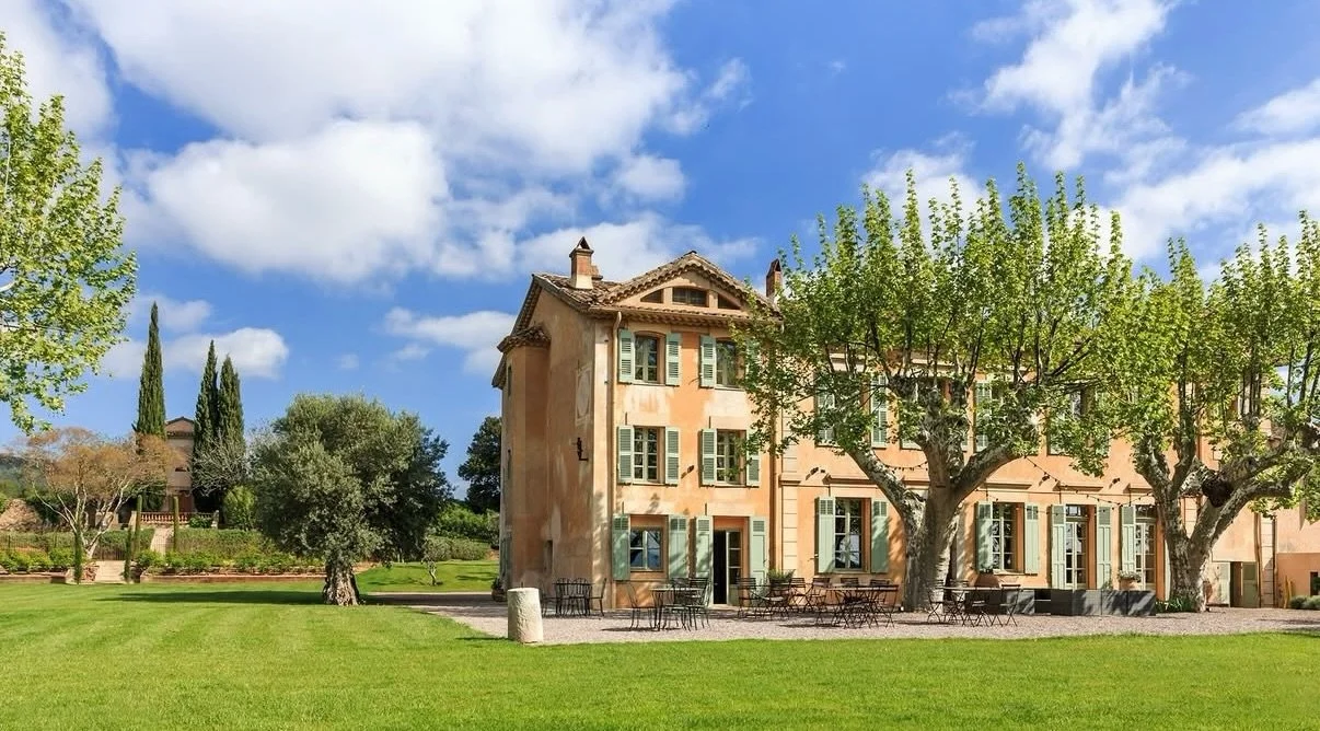 Summer at the Ch&acirc;teau ☀️ Get a taste of the south of France with our Nationale 7 Ros&eacute; by Ch&acirc;teau des Demoiselles.