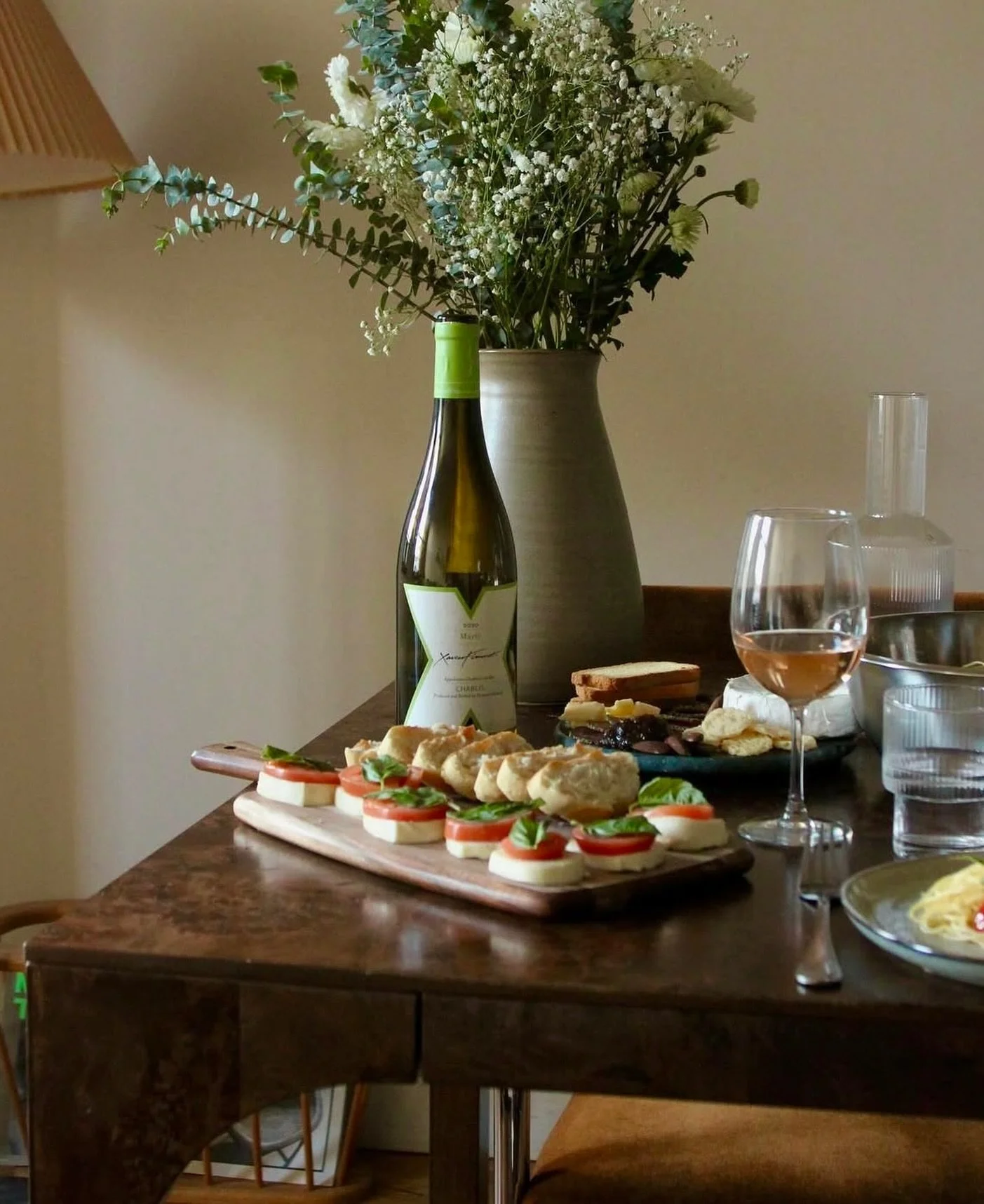 Summer dinners are best enjoyed with a bottle of Marly. Pair your evening with this round, rich, and structured Chardonnay from Chablis.